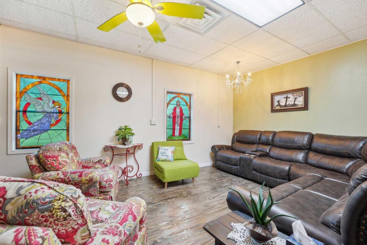 Old Church Retreat With Fire Pit And Air Hockey! Omaha Exterior photo